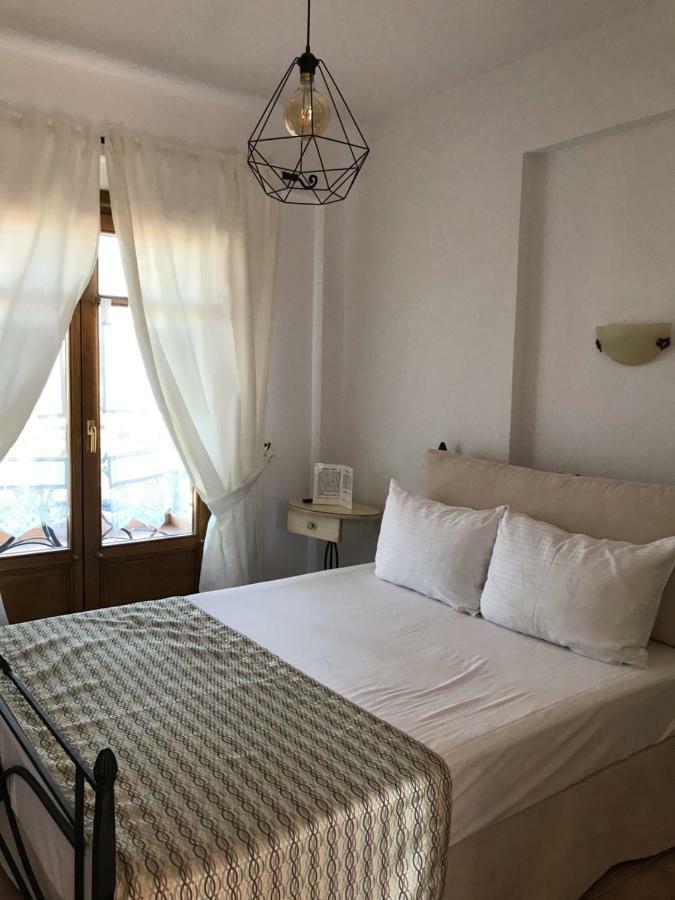Niriides Hotel อาโมเลียนี ภายนอก รูปภาพ