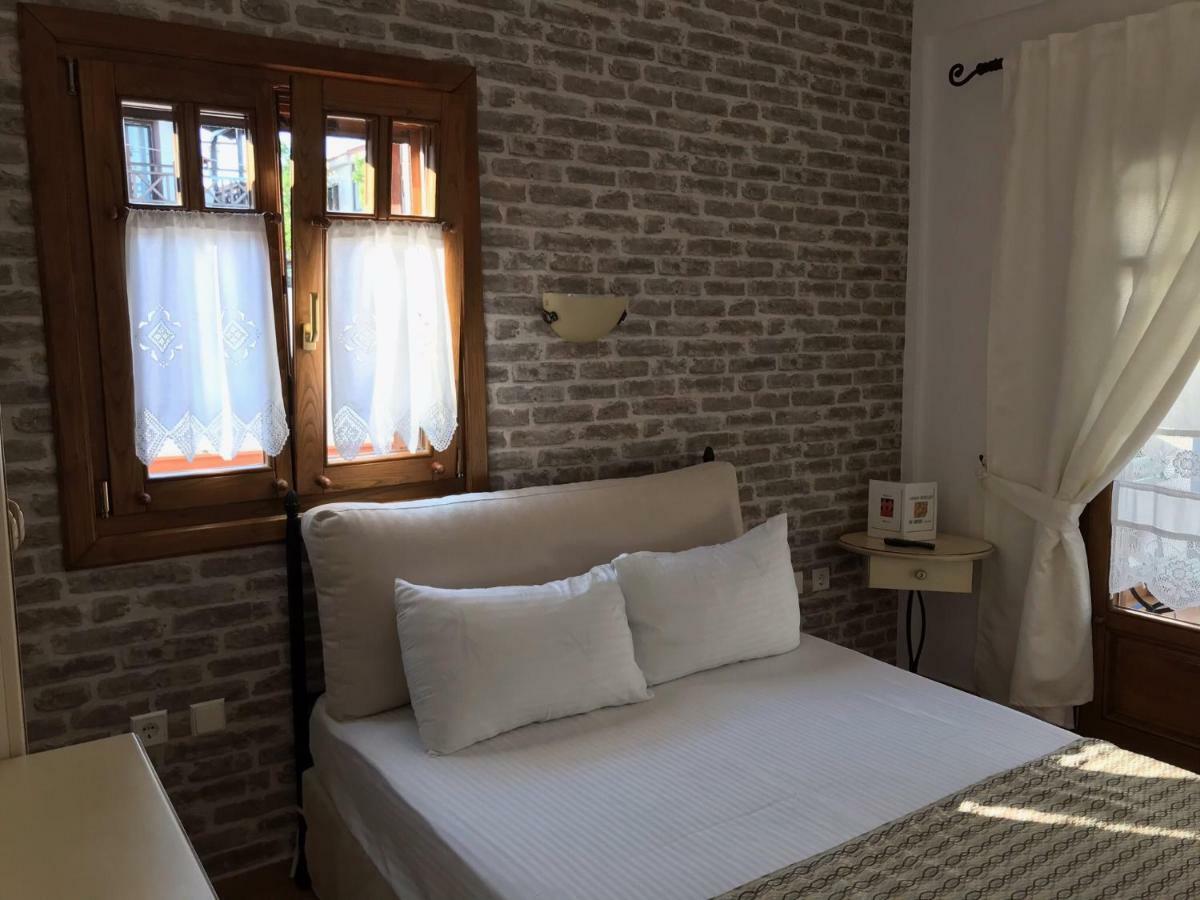 Niriides Hotel อาโมเลียนี ภายนอก รูปภาพ